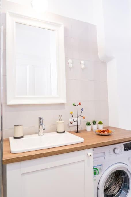 Central And Comfy 2Bdr Apartment Near Parliament Βελιγράδι Εξωτερικό φωτογραφία