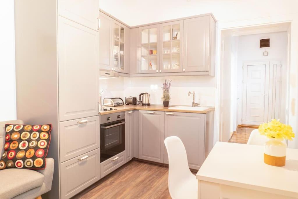 Central And Comfy 2Bdr Apartment Near Parliament Βελιγράδι Εξωτερικό φωτογραφία