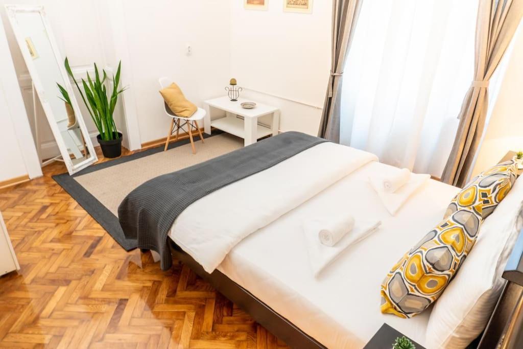 Central And Comfy 2Bdr Apartment Near Parliament Βελιγράδι Εξωτερικό φωτογραφία